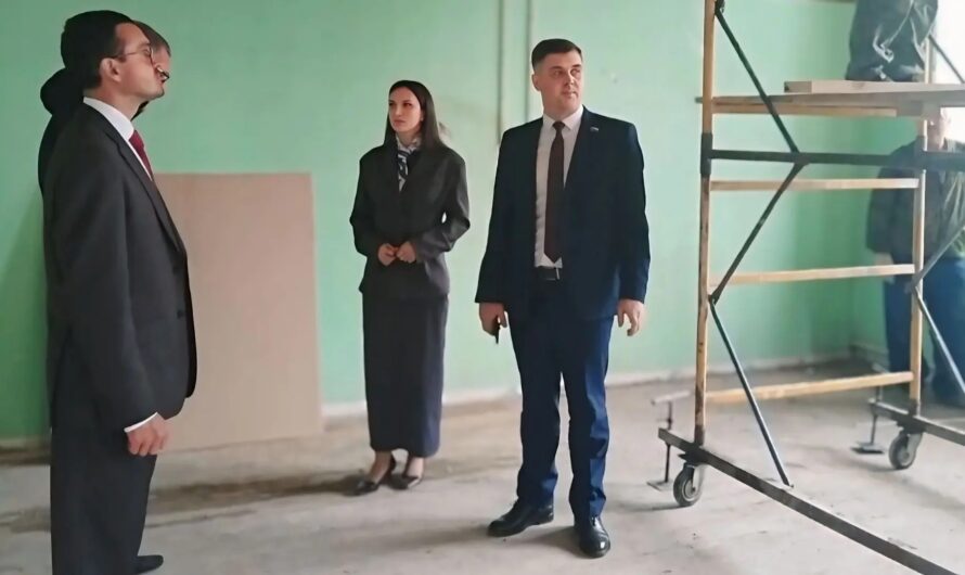 Партийный десант проверил ход ремонта круглосуточного стационара в Кувандыке