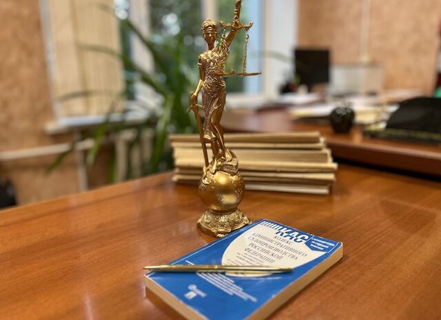 Женщина просит признать за ней право собственности на квартиру, не имеющую собственника