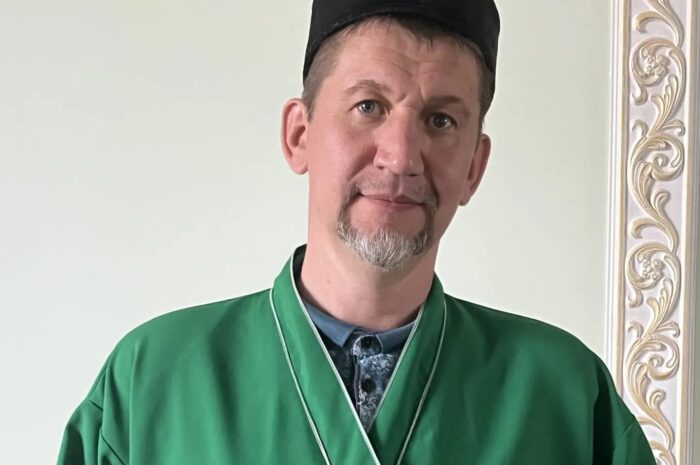 Имам мечети села Александровки Руслан хазрат издал авторскую книгу
