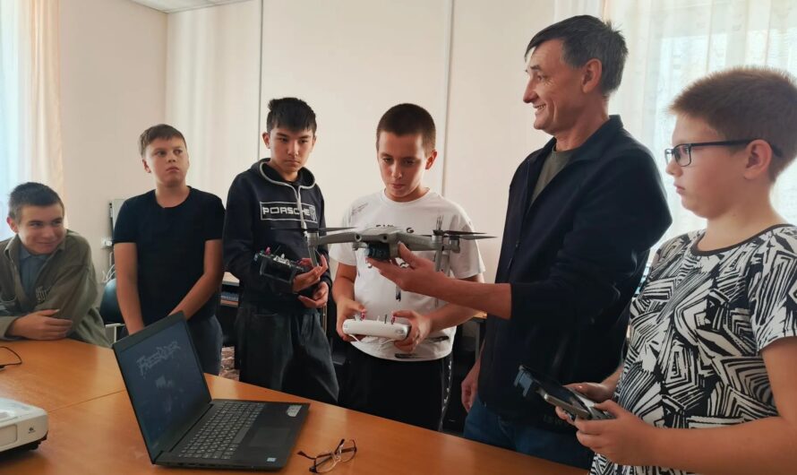 В Александровском районе школьники учатся управлять и ремонтировать дроны